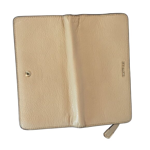 Coach Cream Leather Wallet With Multiple Card Slots & ID Window - Picture 7 of 8